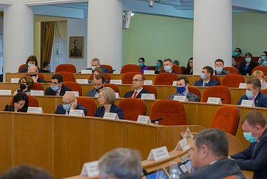 Бюджет поддержит приемные семьи для пожилых 